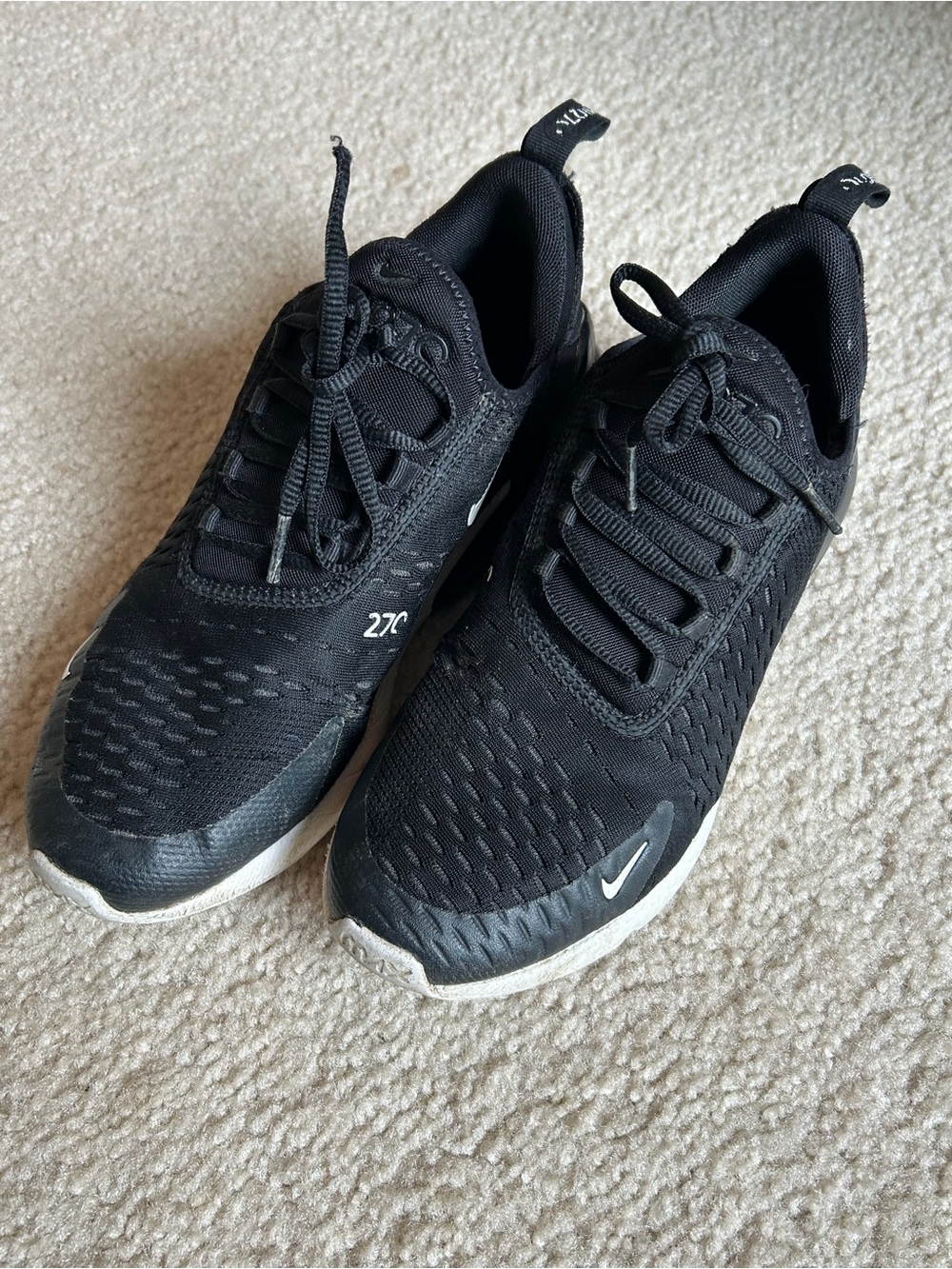 Nike Men’s Black and White Air 270 Style Sneakers